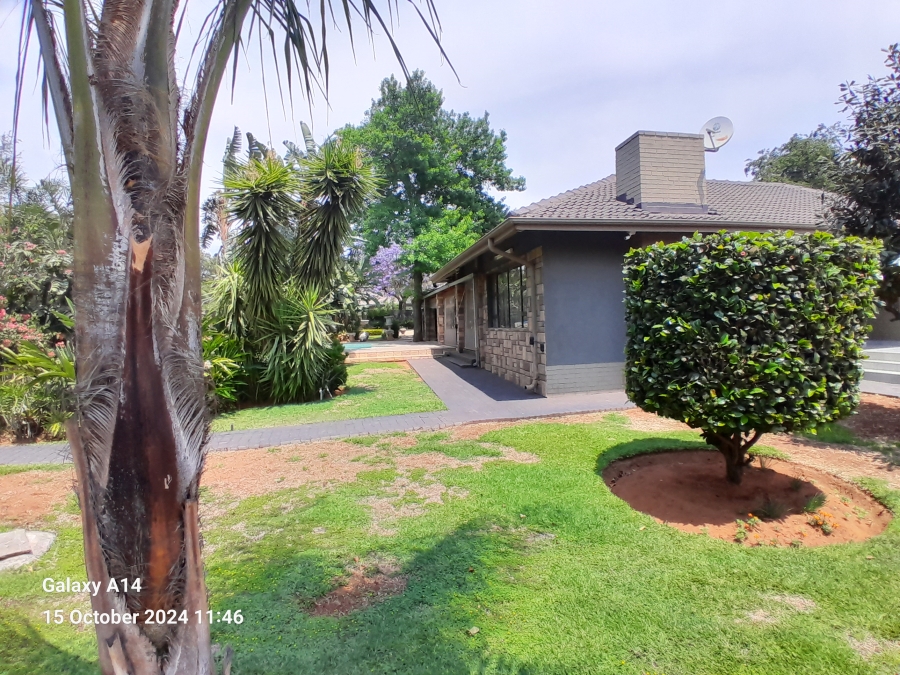 6 Bedroom Property for Sale in Protea Park North West